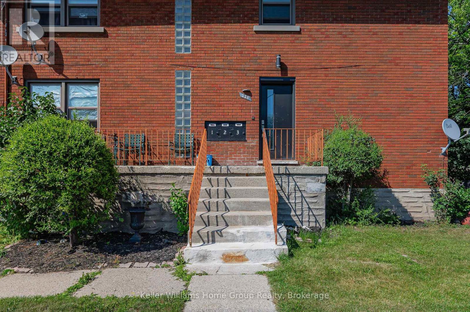 Property at 228 CONNAUGHT STREET image 3