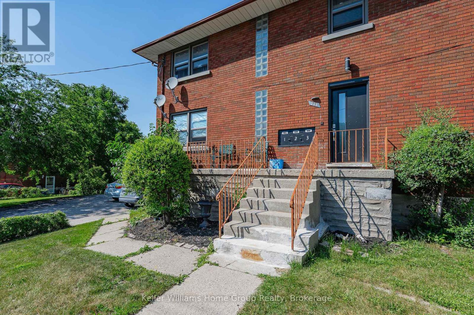 Property at 228 CONNAUGHT STREET image 4