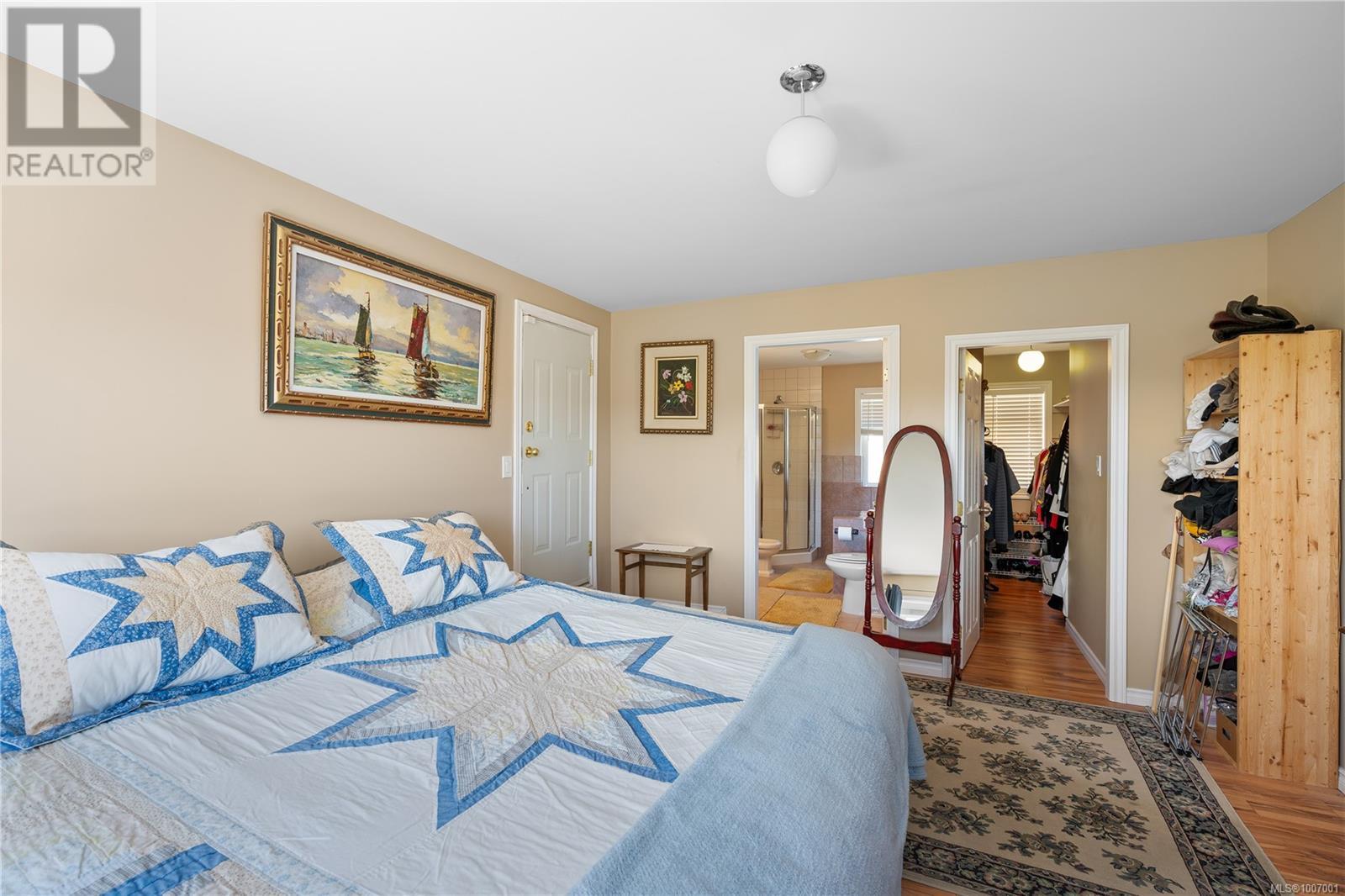Property at 854 Royal Oak Ave image 5
