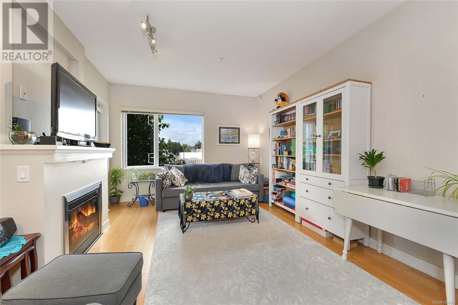 Property at 208 4394 West Saanich Rd image 2