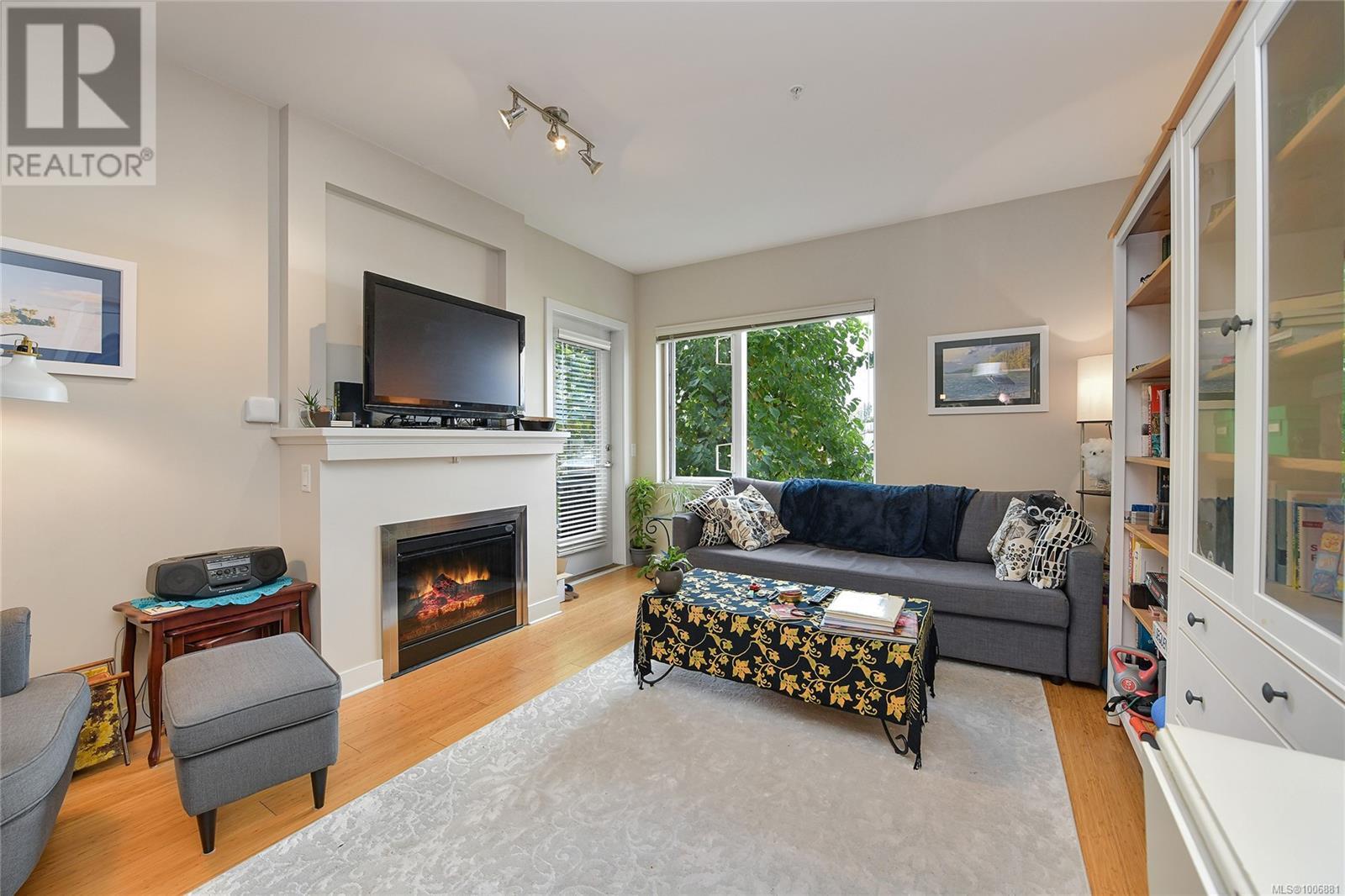 Property at 208 4394 West Saanich Rd image 3