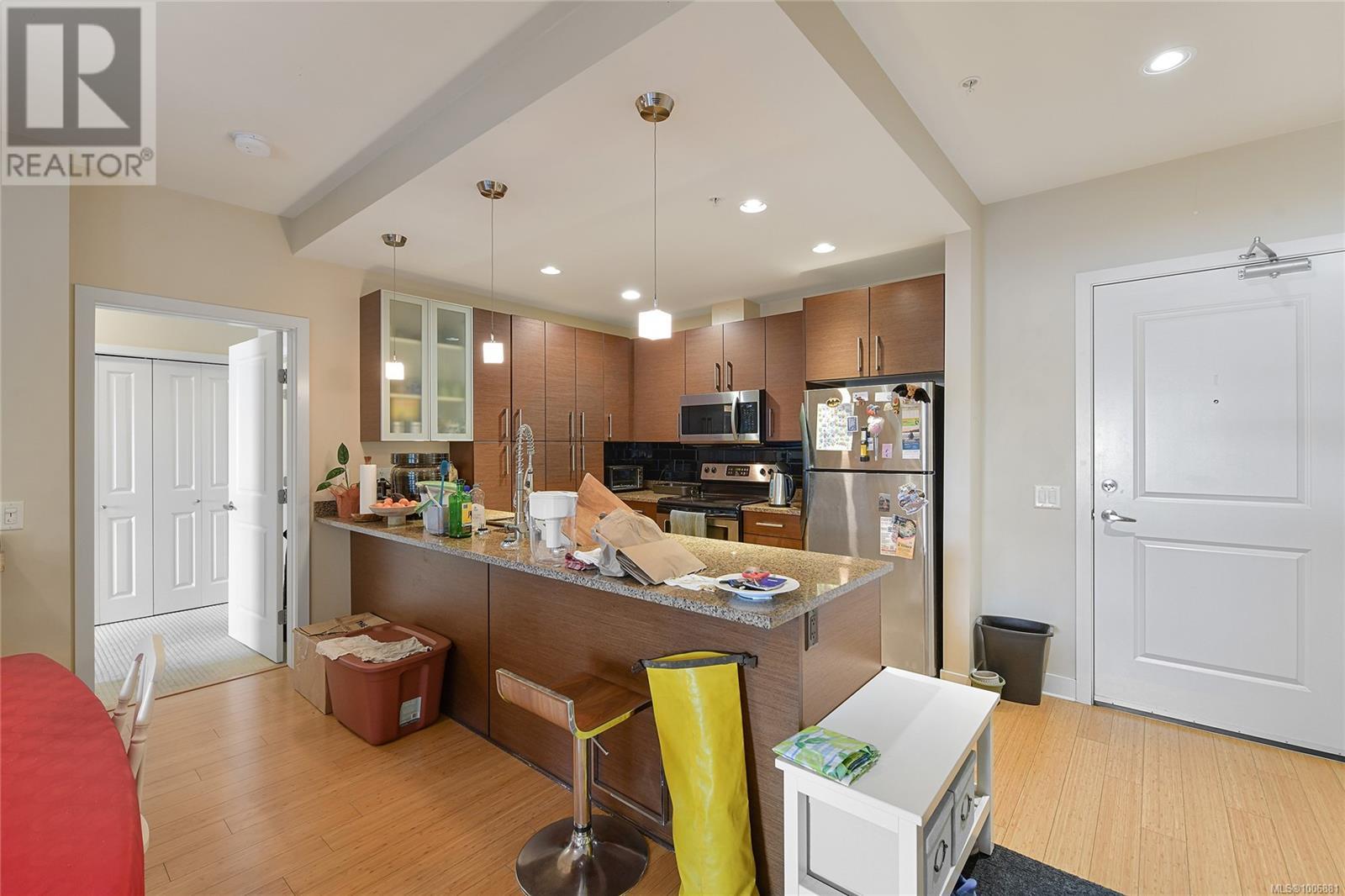 Property at 208 4394 West Saanich Rd image 4