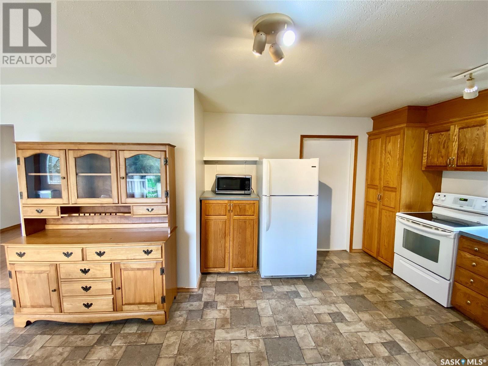 106 Main Street, Midale, Saskatchewan  S0C 1S0 - Photo 3 - SK012095