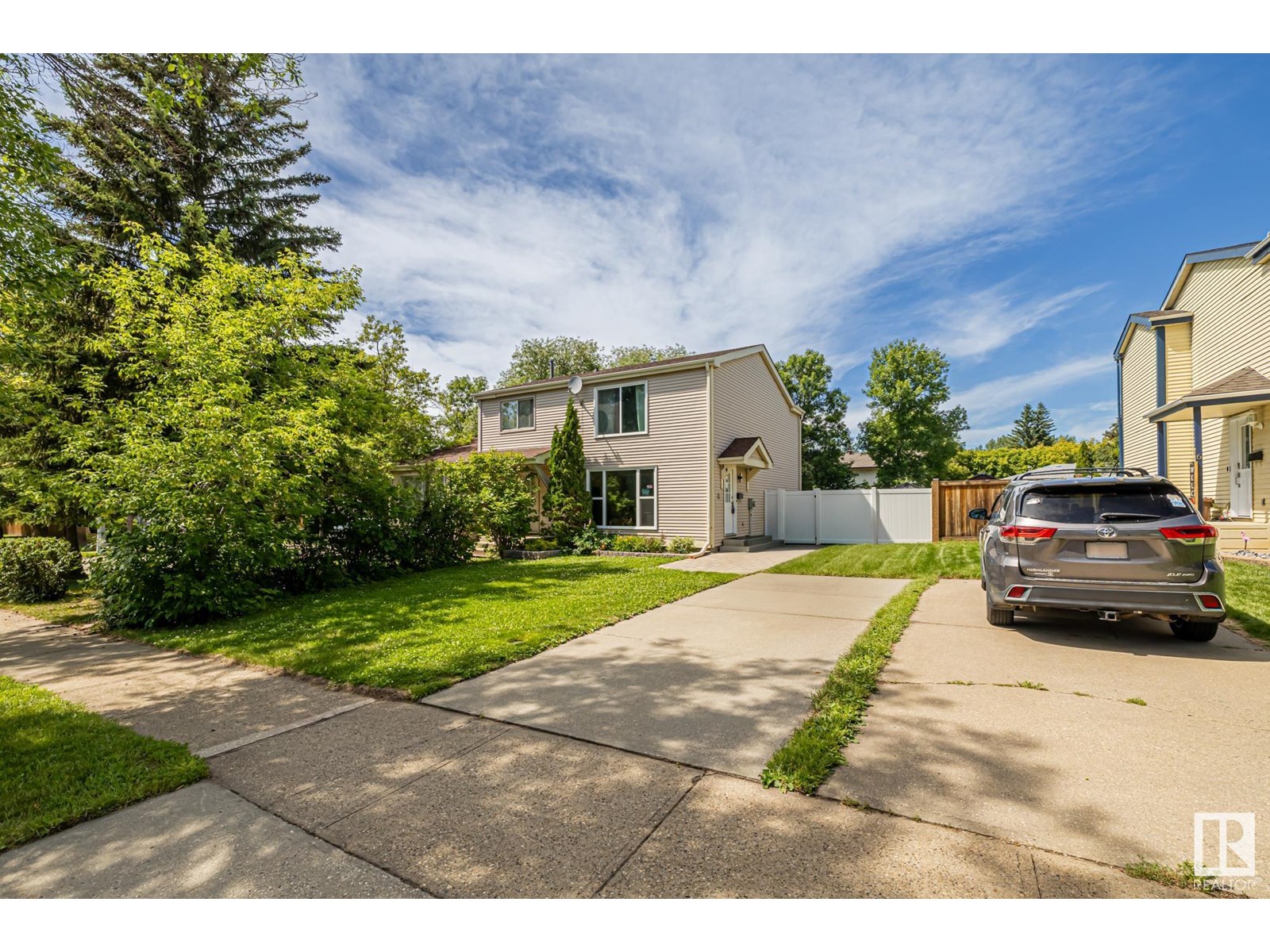 Property at 4 WAVERLY DR image 2