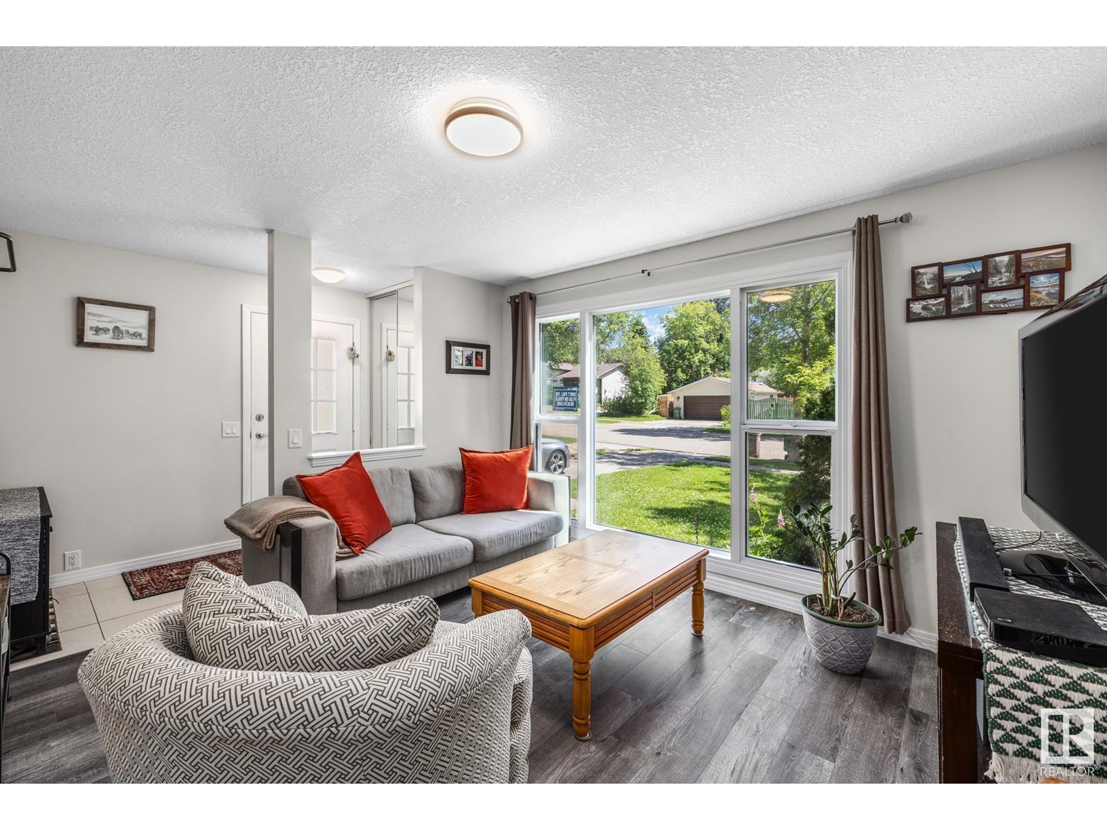 Property at 4 WAVERLY DR image 5