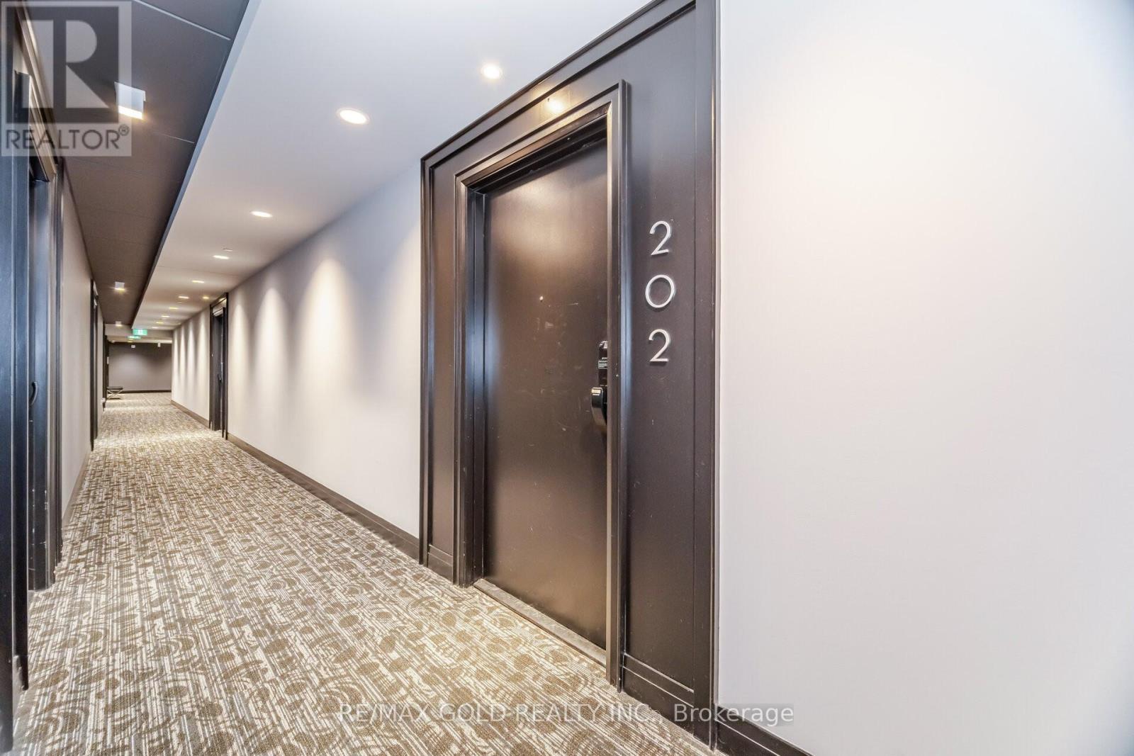 202 - 95 Dundas Street W, Oakville (Go Glenorchy), Ontario  L6M 5N4 - Photo 3 - W12273984