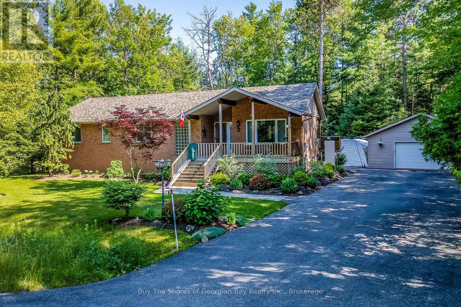 Property at 34 PINESHORE CRESCENT E image 3
