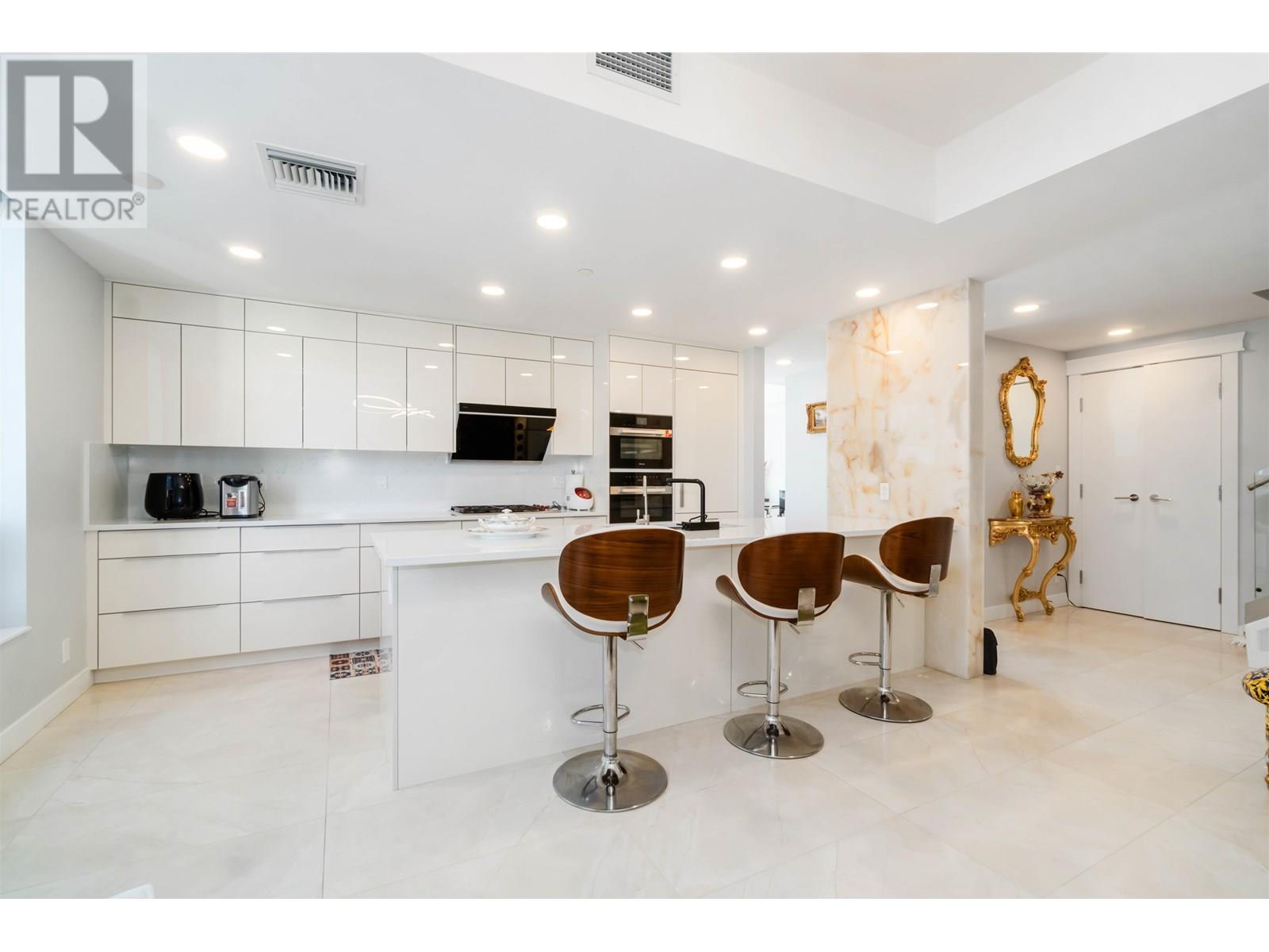 Property at 803 5131 BRIGHOUSE WAY image 4