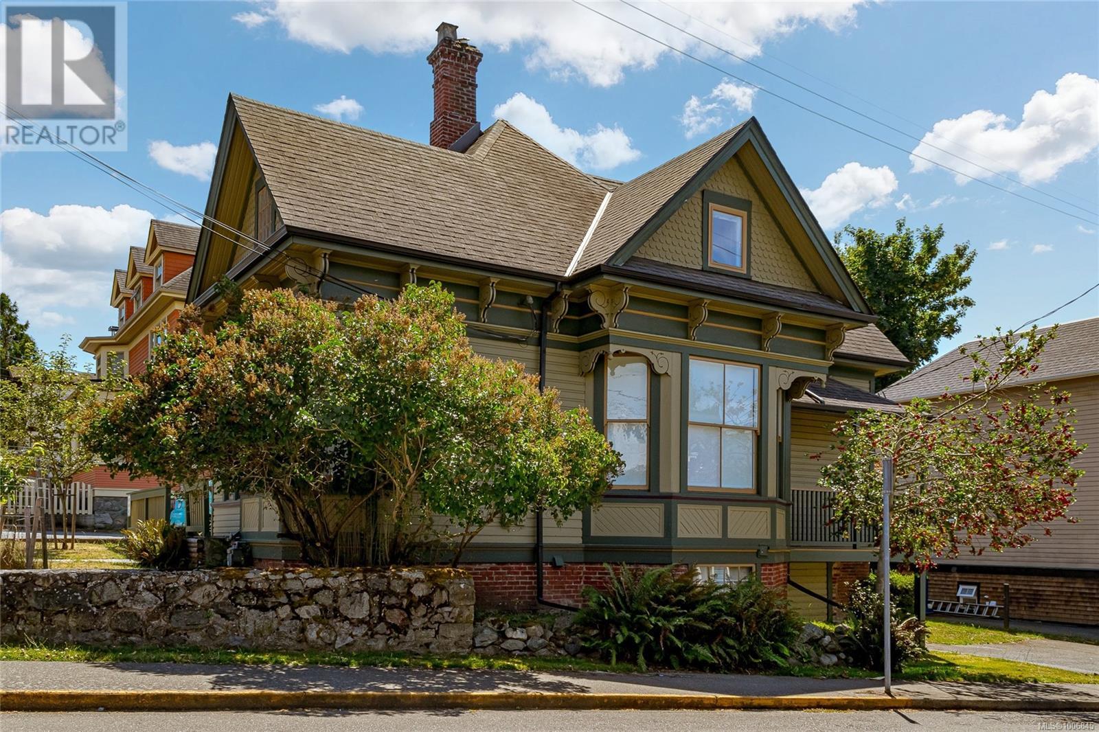 Property at 1422 Fernwood Rd image 3