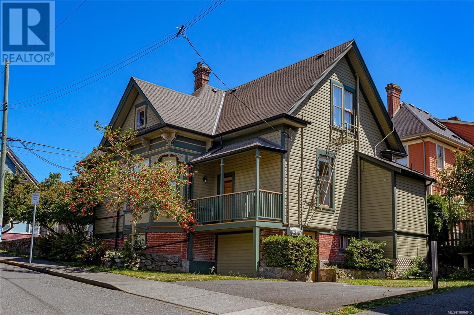 Property at 1422 Fernwood Rd image 4