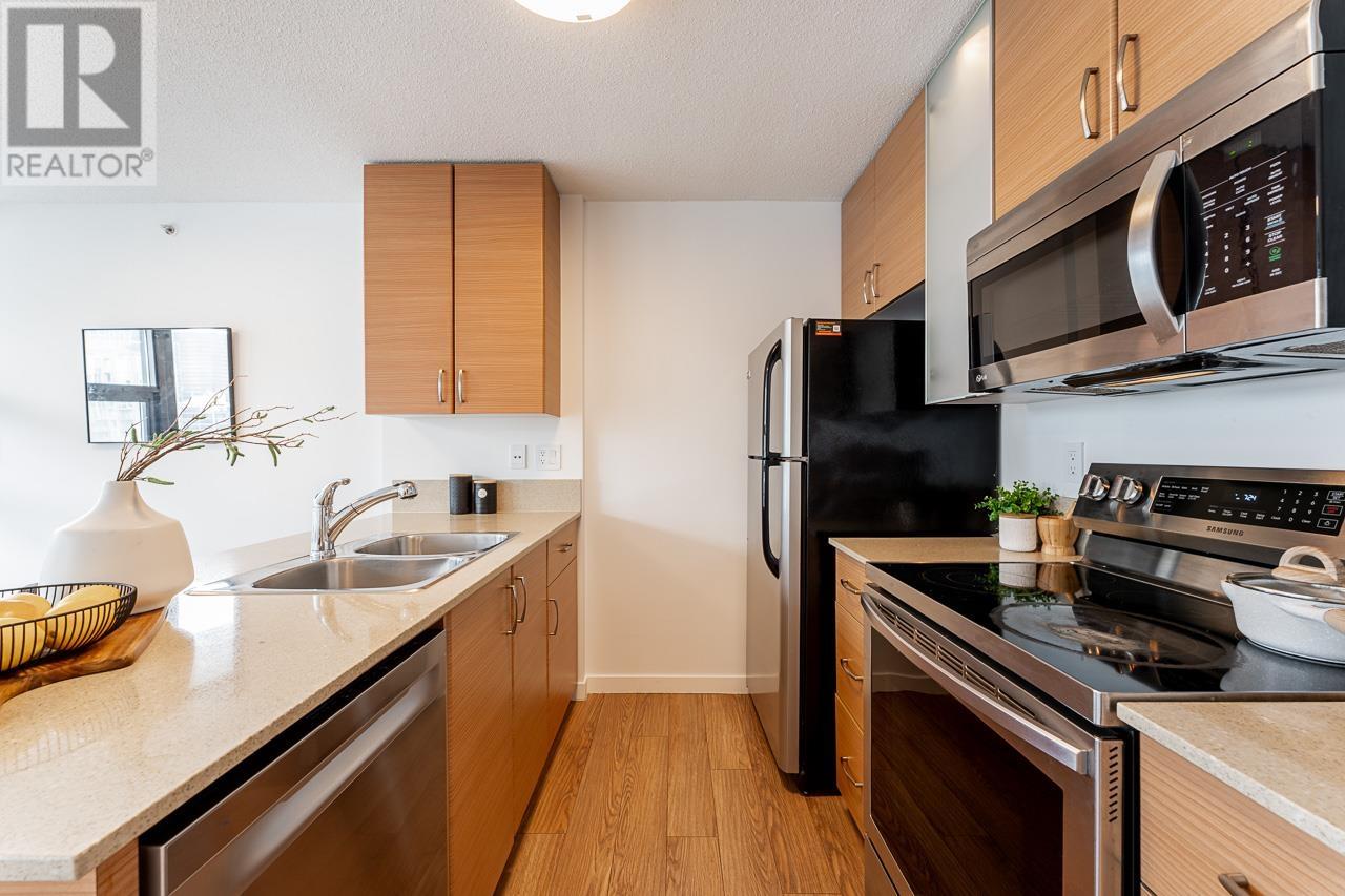 Listing Picture 11 of 33 : 2902 977 MAINLAND STREET, Vancouver / 溫哥華 - 魯藝地產 Yvonne Lu Group - MLS Medallion Club Member