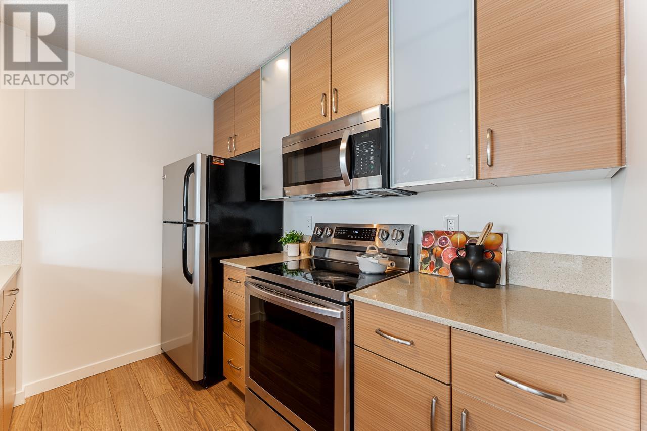 Listing Picture 10 of 33 : 2902 977 MAINLAND STREET, Vancouver / 溫哥華 - 魯藝地產 Yvonne Lu Group - MLS Medallion Club Member