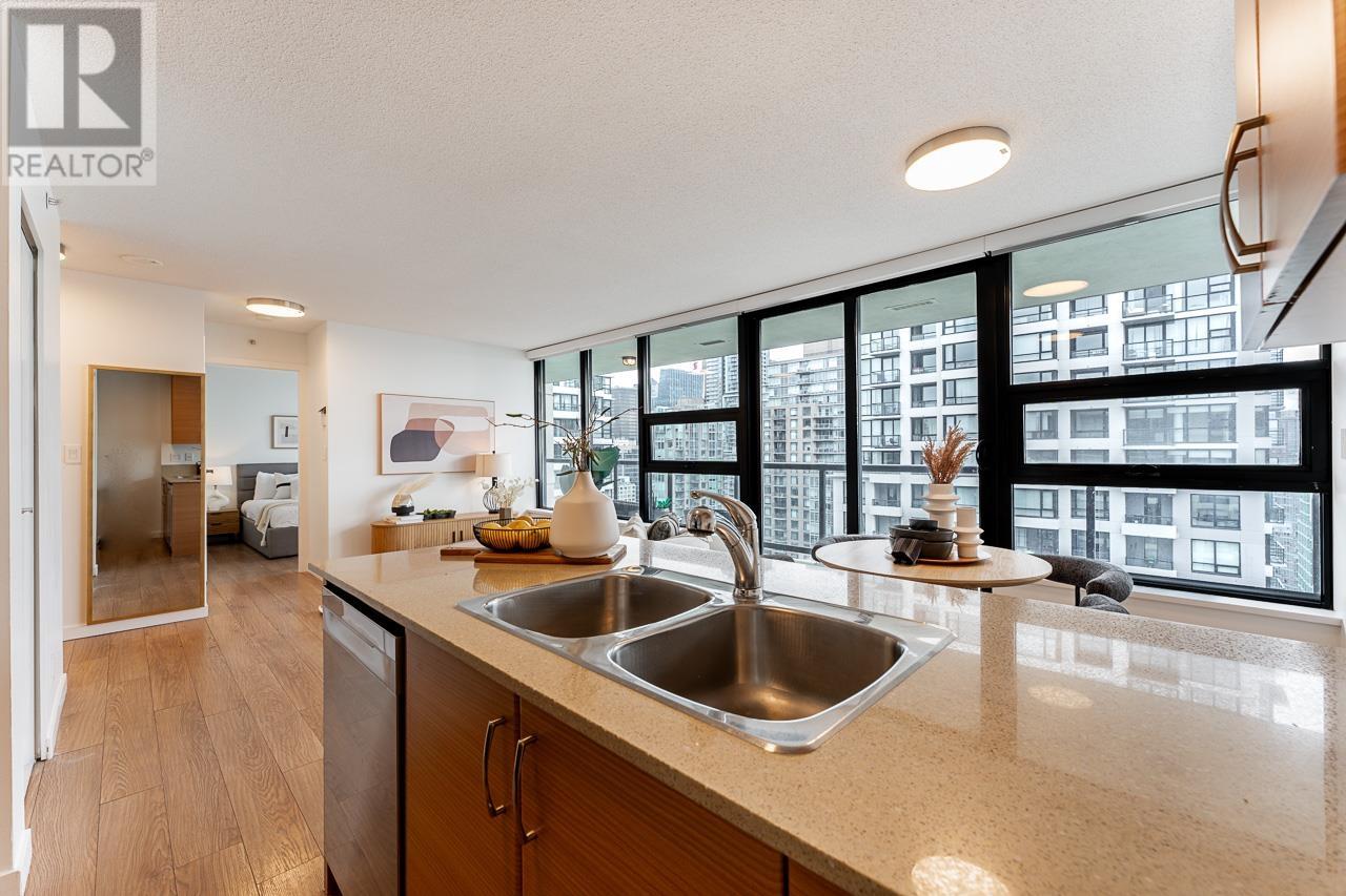 Listing Picture 12 of 33 : 2902 977 MAINLAND STREET, Vancouver / 溫哥華 - 魯藝地產 Yvonne Lu Group - MLS Medallion Club Member