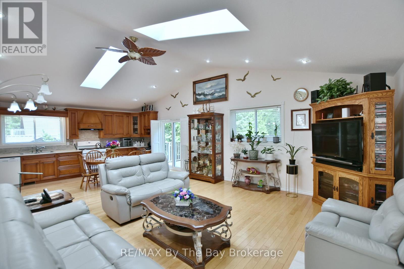106 Deerbrook Drive, Wasaga Beach, Ontario  L9Z 2M8 - Photo 12 - S12274156