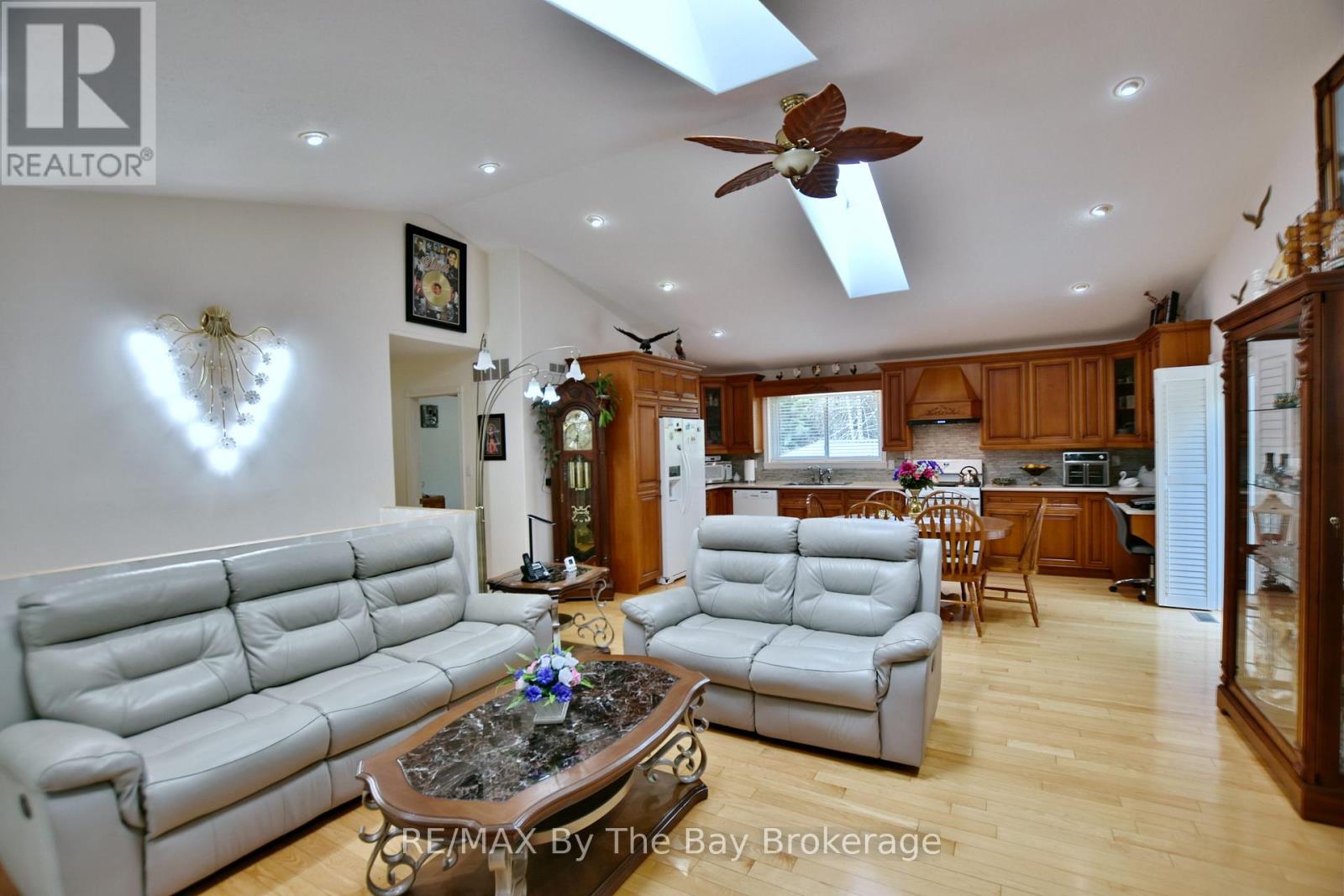 106 Deerbrook Drive, Wasaga Beach, Ontario  L9Z 2M8 - Photo 13 - S12274156