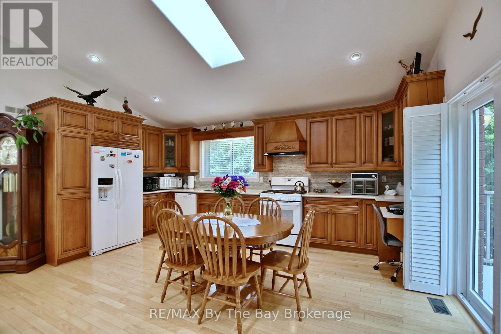 106 Deerbrook Drive, Wasaga Beach, Ontario  L9Z 2M8 - Photo 16 - S12274156