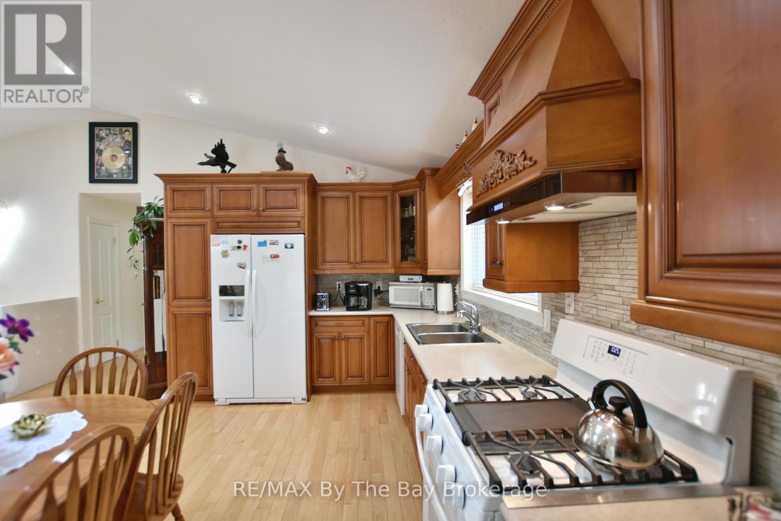106 Deerbrook Drive, Wasaga Beach, Ontario  L9Z 2M8 - Photo 18 - S12274156