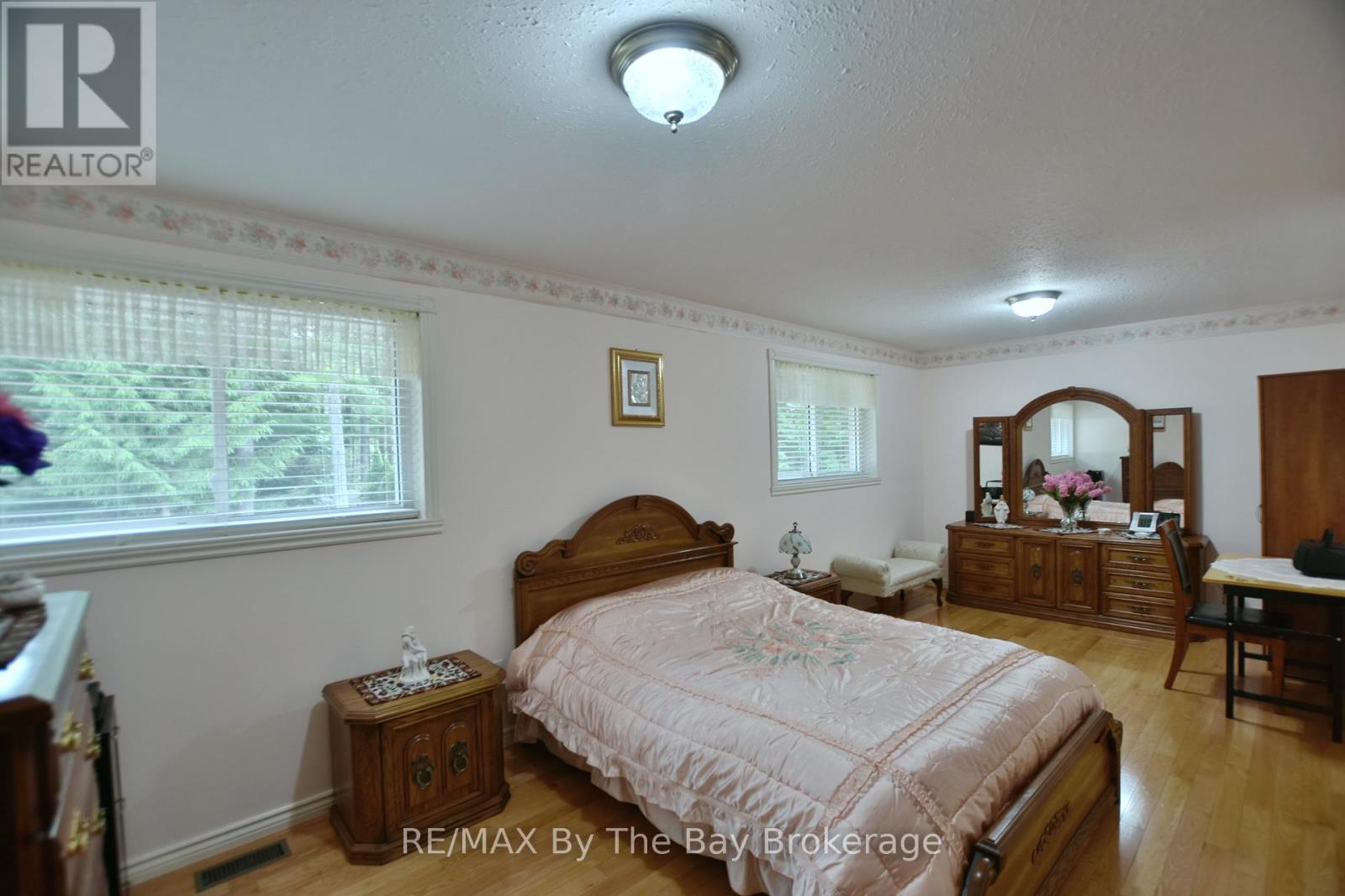 106 Deerbrook Drive, Wasaga Beach, Ontario  L9Z 2M8 - Photo 20 - S12274156