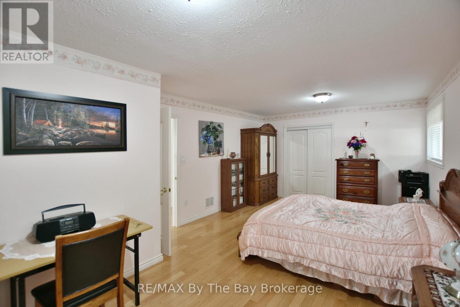 106 Deerbrook Drive, Wasaga Beach, Ontario  L9Z 2M8 - Photo 21 - S12274156