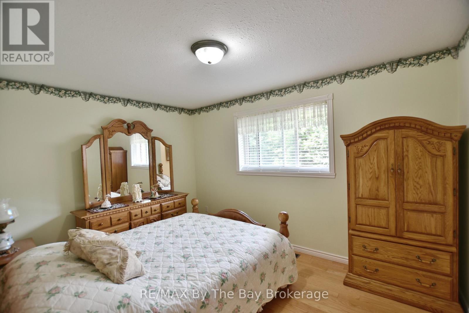 106 Deerbrook Drive, Wasaga Beach, Ontario  L9Z 2M8 - Photo 24 - S12274156