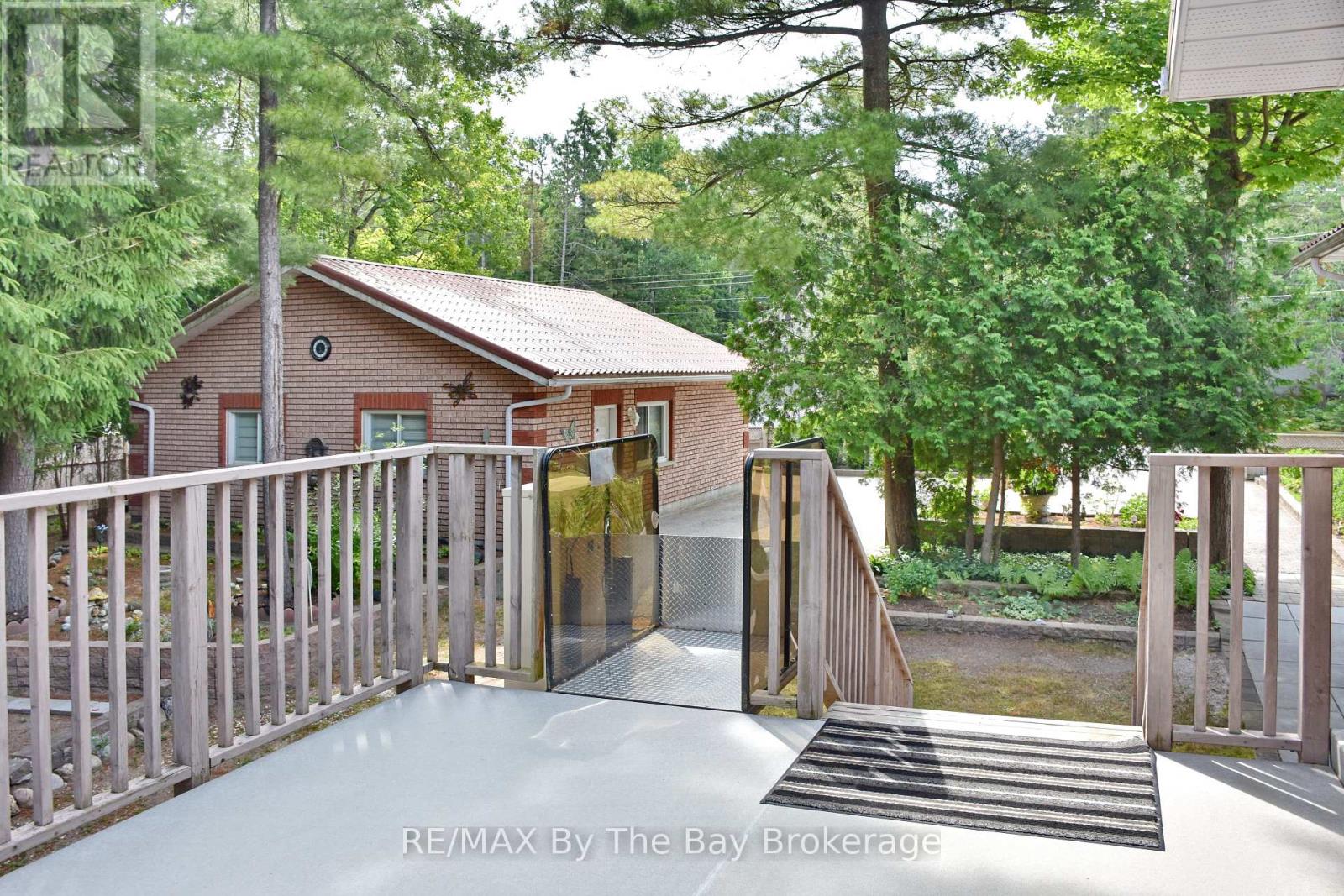106 Deerbrook Drive, Wasaga Beach, Ontario  L9Z 2M8 - Photo 7 - S12274156