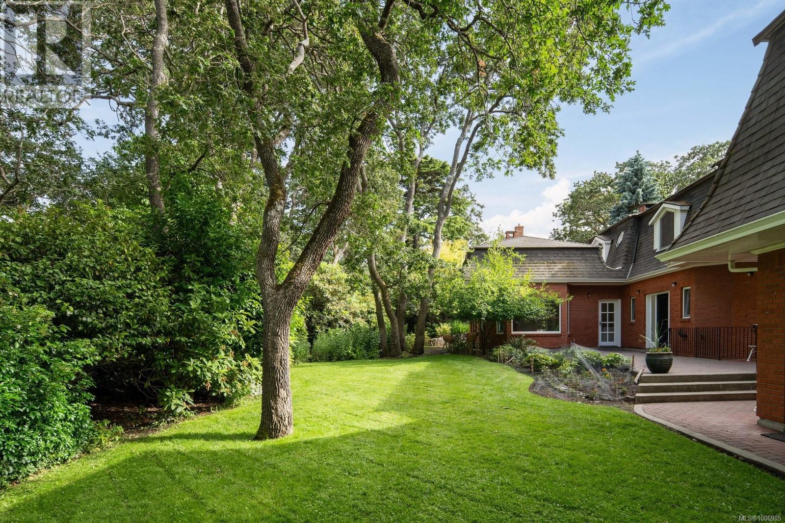 Property at 611 Island Rd image 1