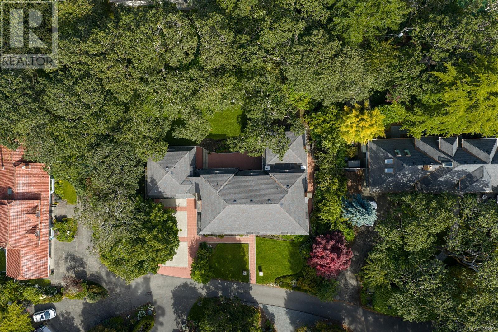 Property at 611 Island Rd image 2