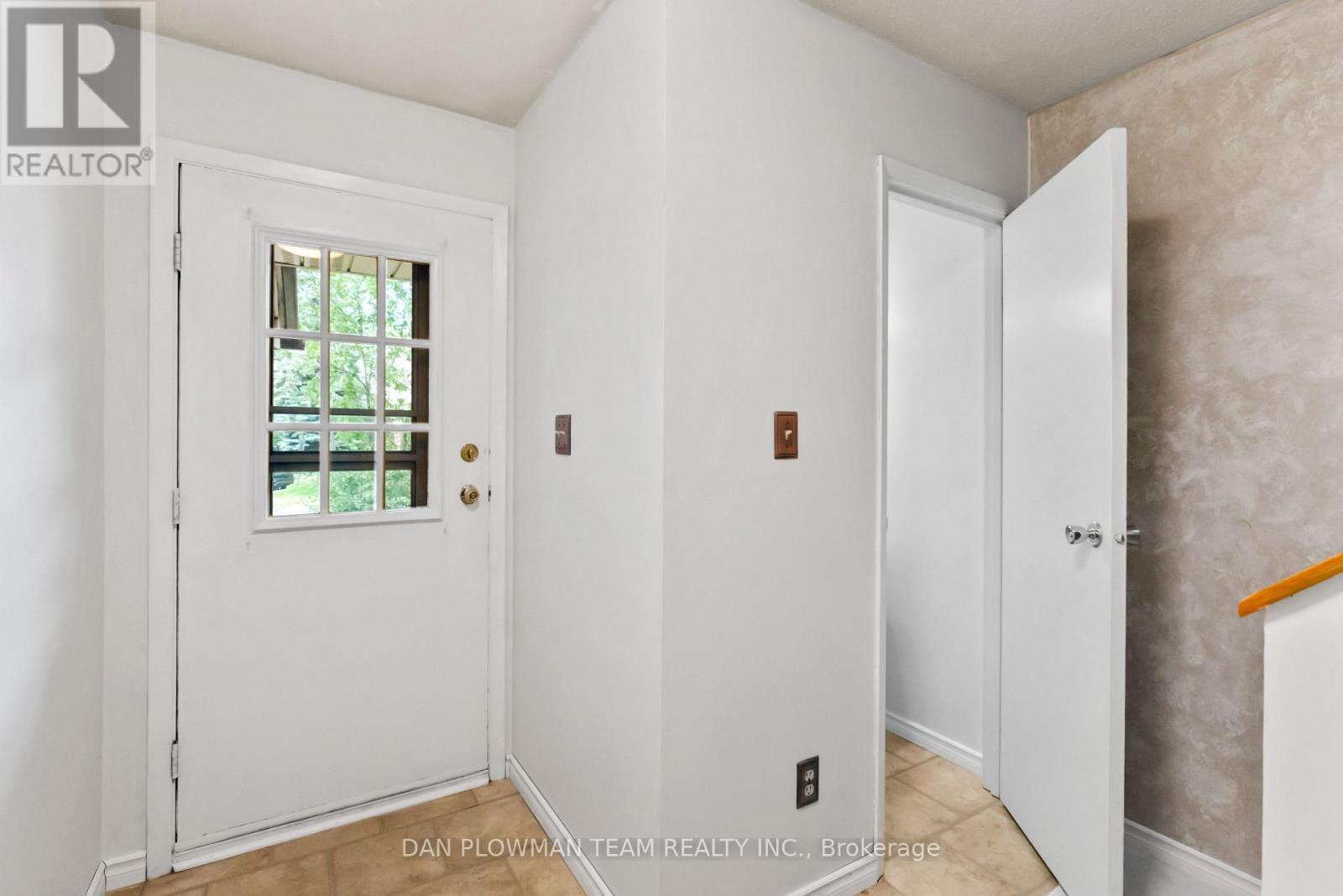 Property at 13 - 450 BRISTOL CRESCENT image 4