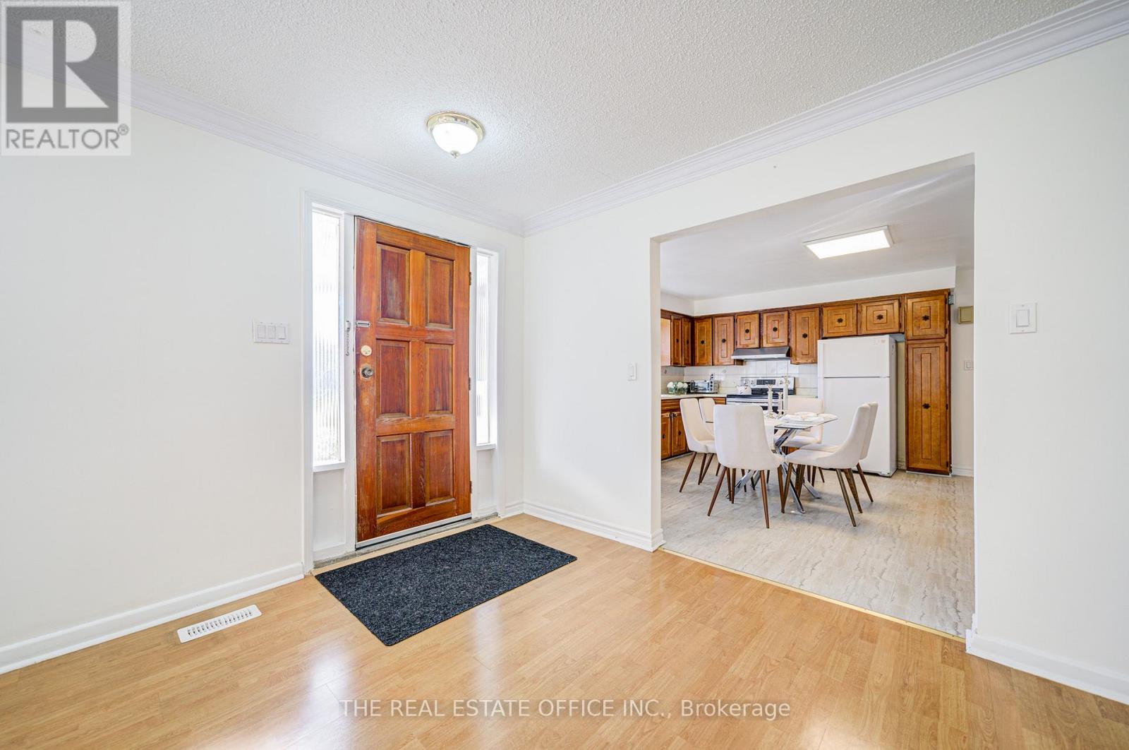 Property at 128 FAIRGLEN AVENUE image 2