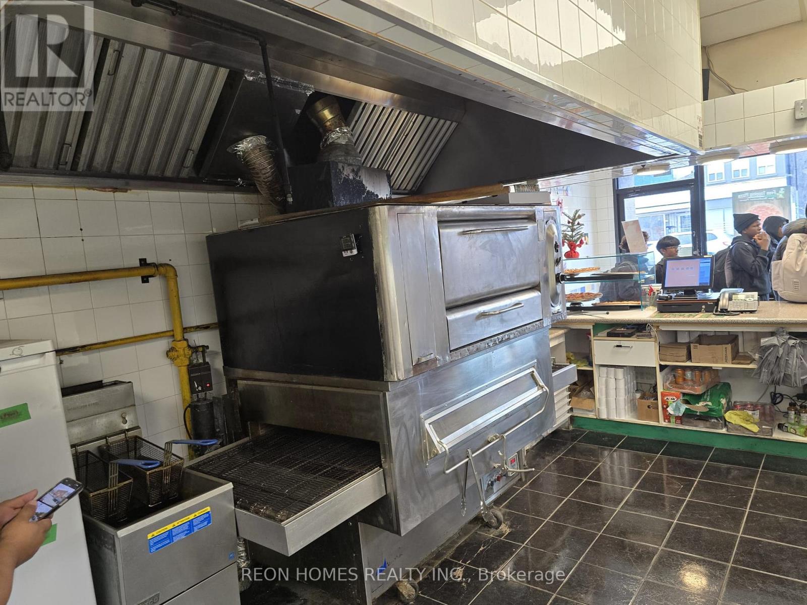1015 Coxwell Avenue, Toronto (East York), Ontario  M4C 3G4 - Photo 6 - E12274123
