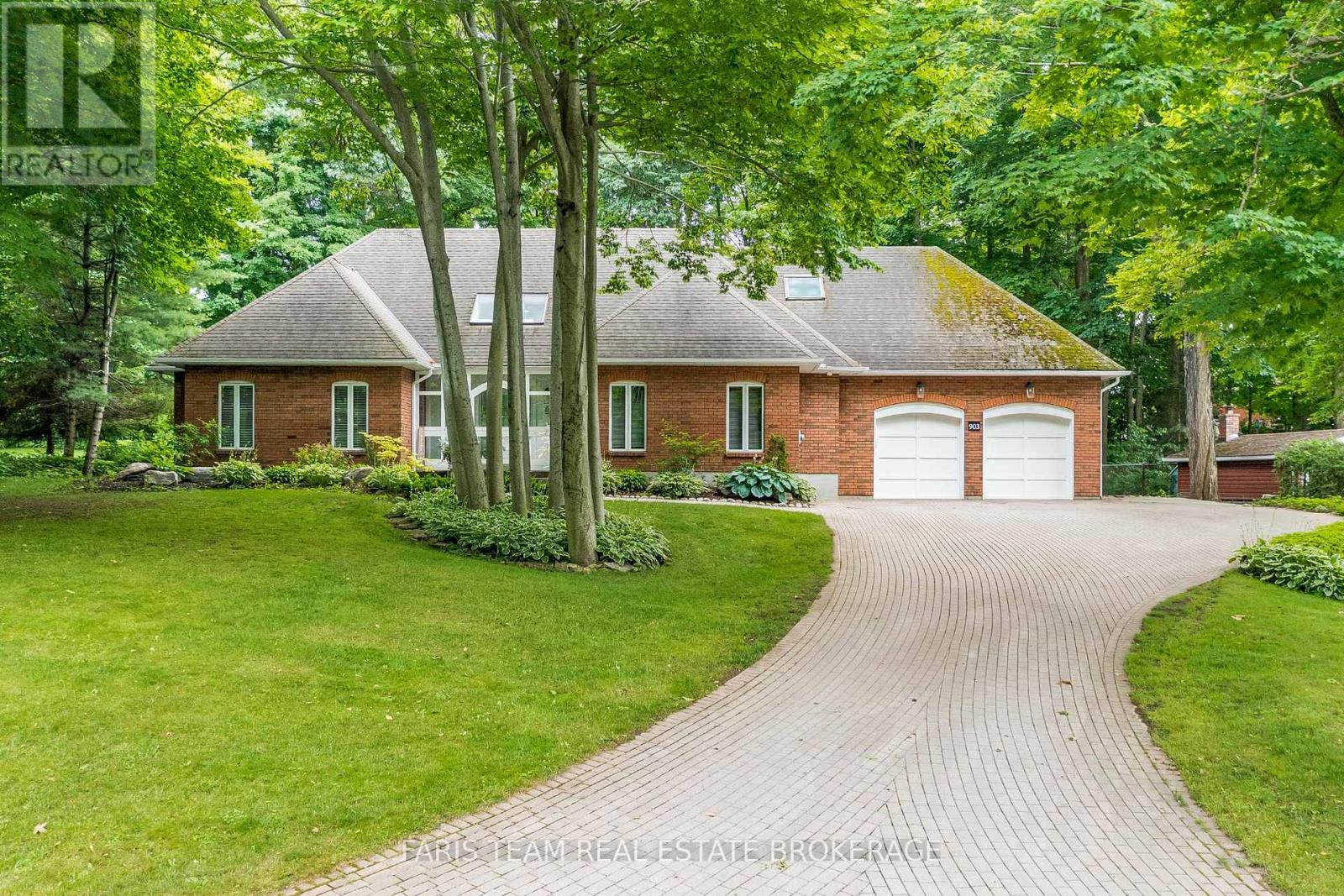 Property at 903 VICTORIA STREET image 2