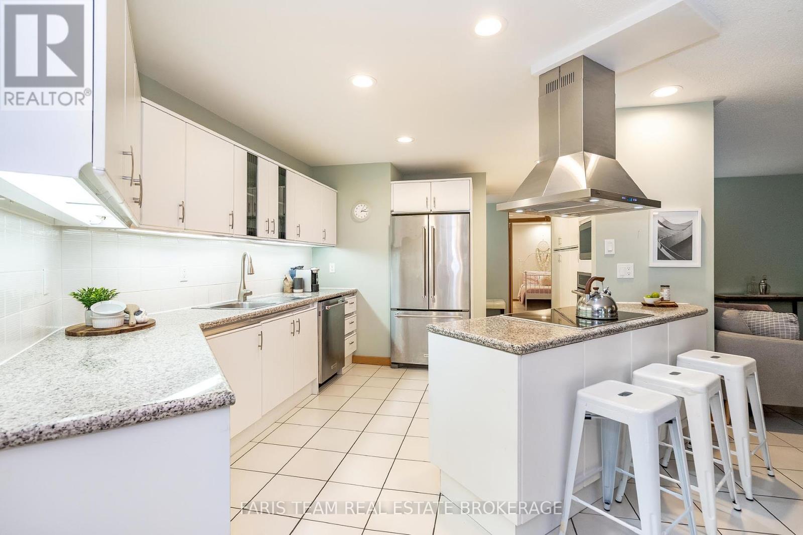 Property at 903 VICTORIA STREET image 4