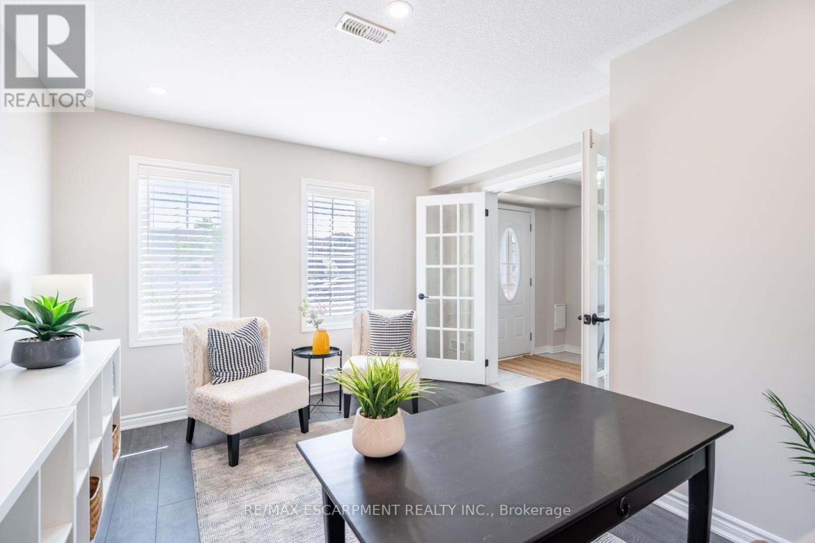 15 - 230 Avonsyde Boulevard, Hamilton (Waterdown), Ontario  L8B 1T9 - Photo 13 - X12264524