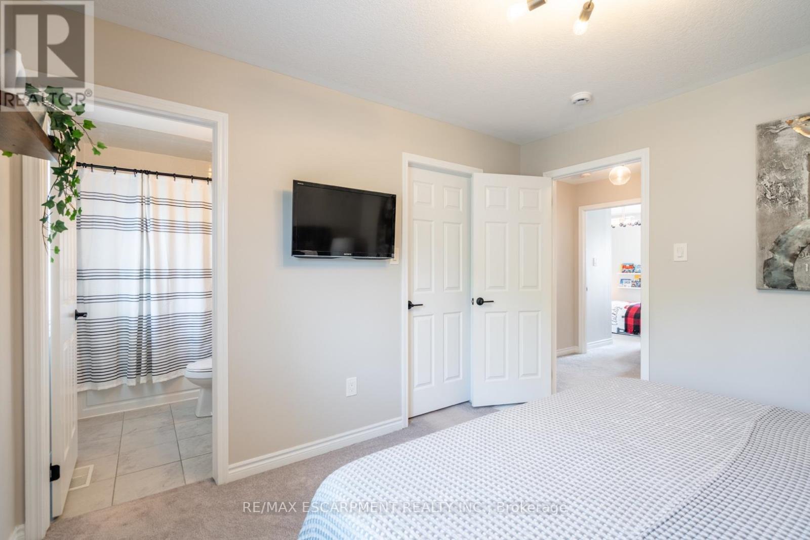 15 - 230 Avonsyde Boulevard, Hamilton (Waterdown), Ontario  L8B 1T9 - Photo 30 - X12264524