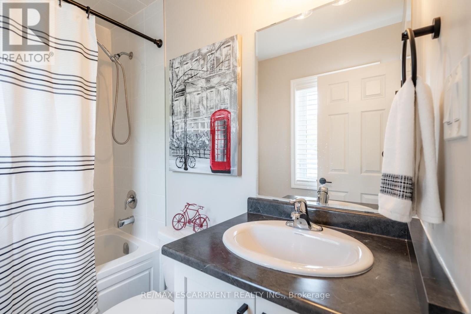 15 - 230 Avonsyde Boulevard, Hamilton (Waterdown), Ontario  L8B 1T9 - Photo 31 - X12264524