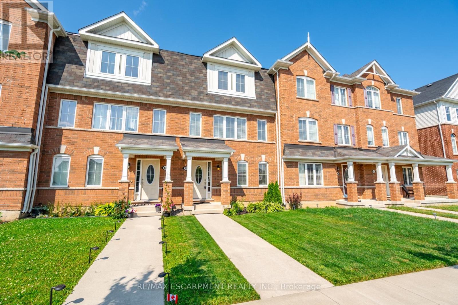 15 - 230 Avonsyde Boulevard, Hamilton (Waterdown), Ontario  L8B 1T9 - Photo 4 - X12264524