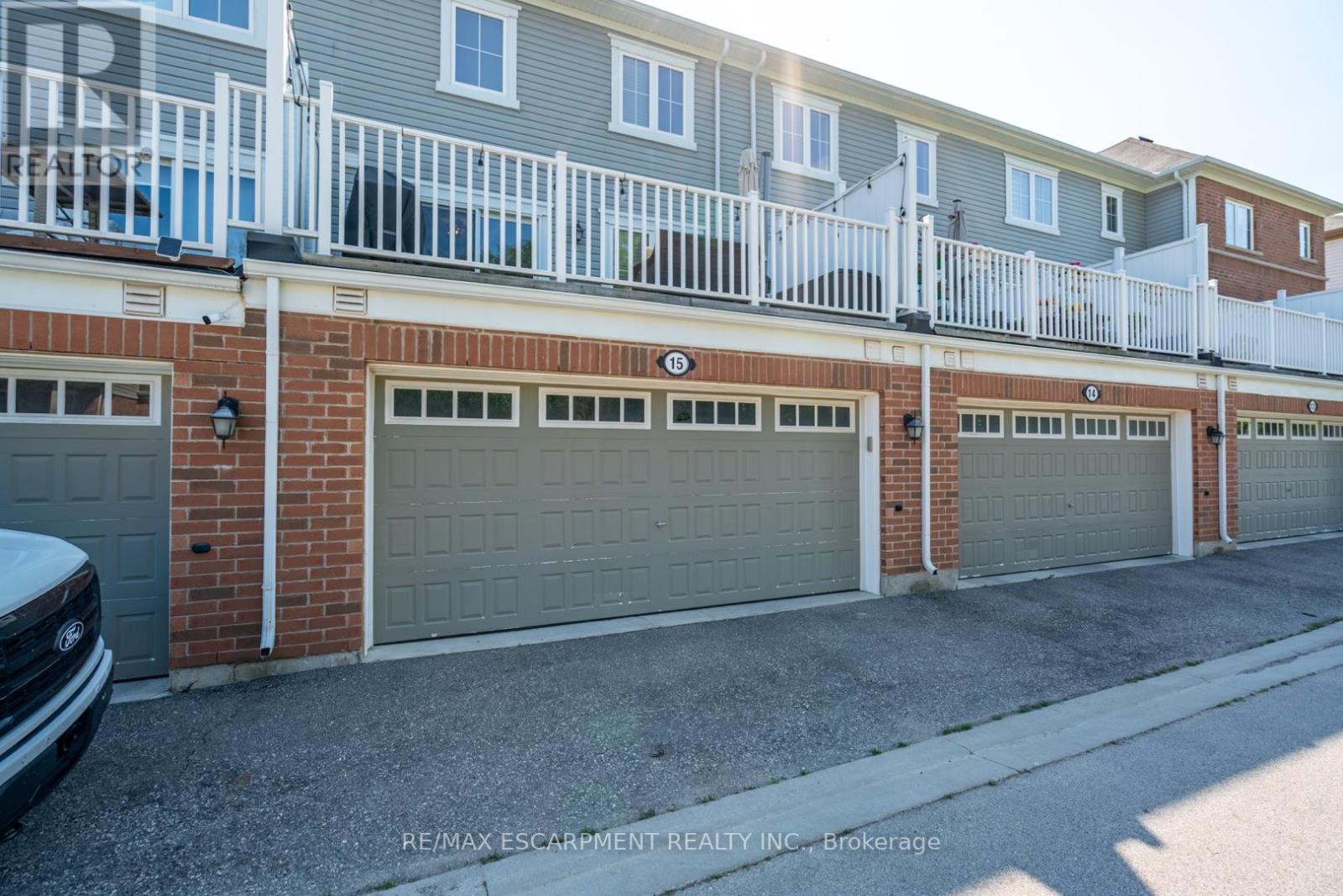 15 - 230 Avonsyde Boulevard, Hamilton (Waterdown), Ontario  L8B 1T9 - Photo 3 - X12264524