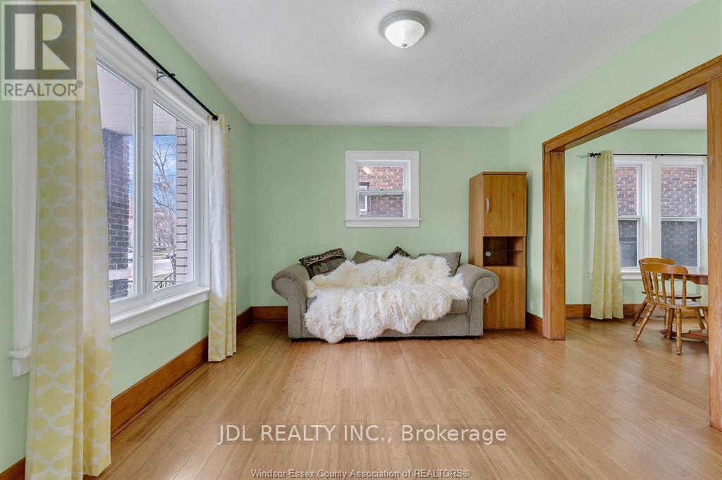 Property at 721-723 CAMPBELL AVENUE image 4