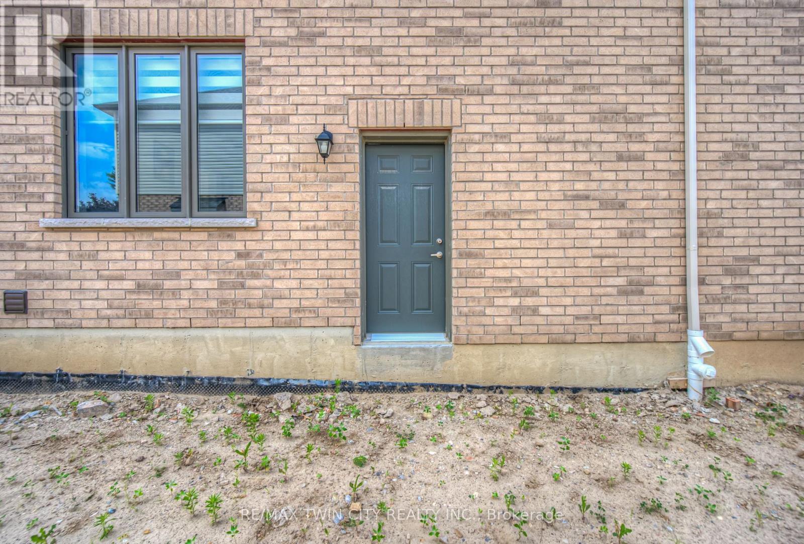 Property at 72 PAPERBIRCH DRIVE S image 4