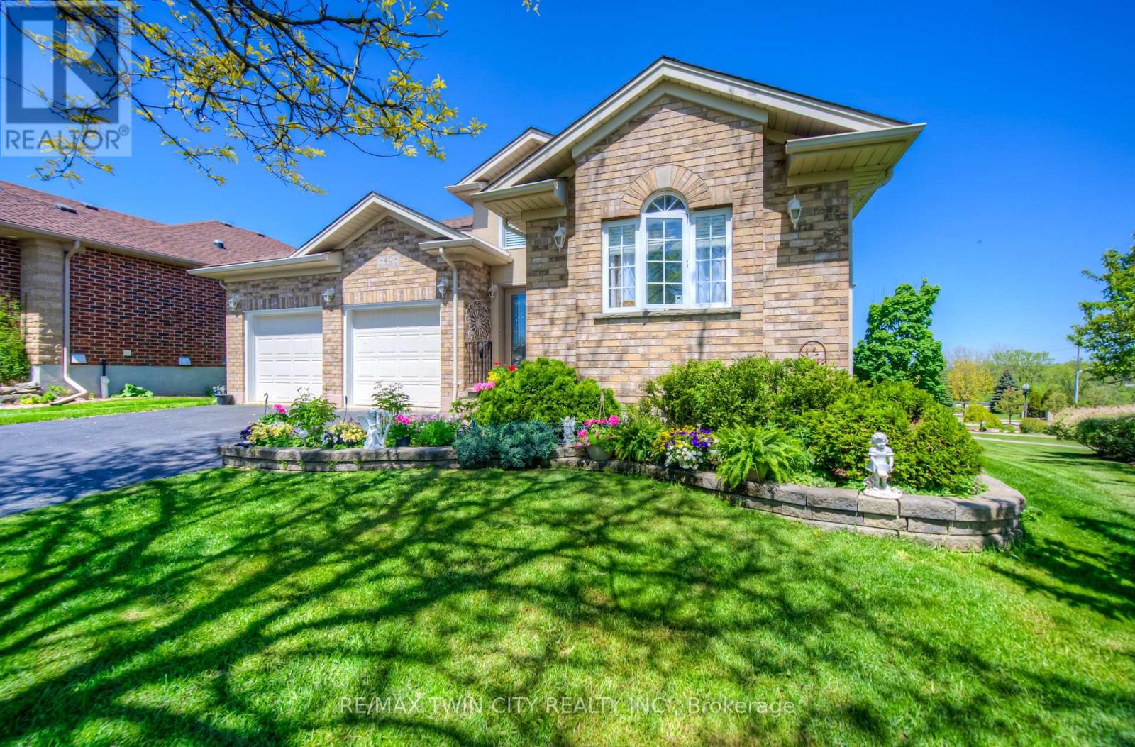40 Devonshire Drive, Wilmot, Ontario  N3A 4J7 - Photo 2 - X12274142
