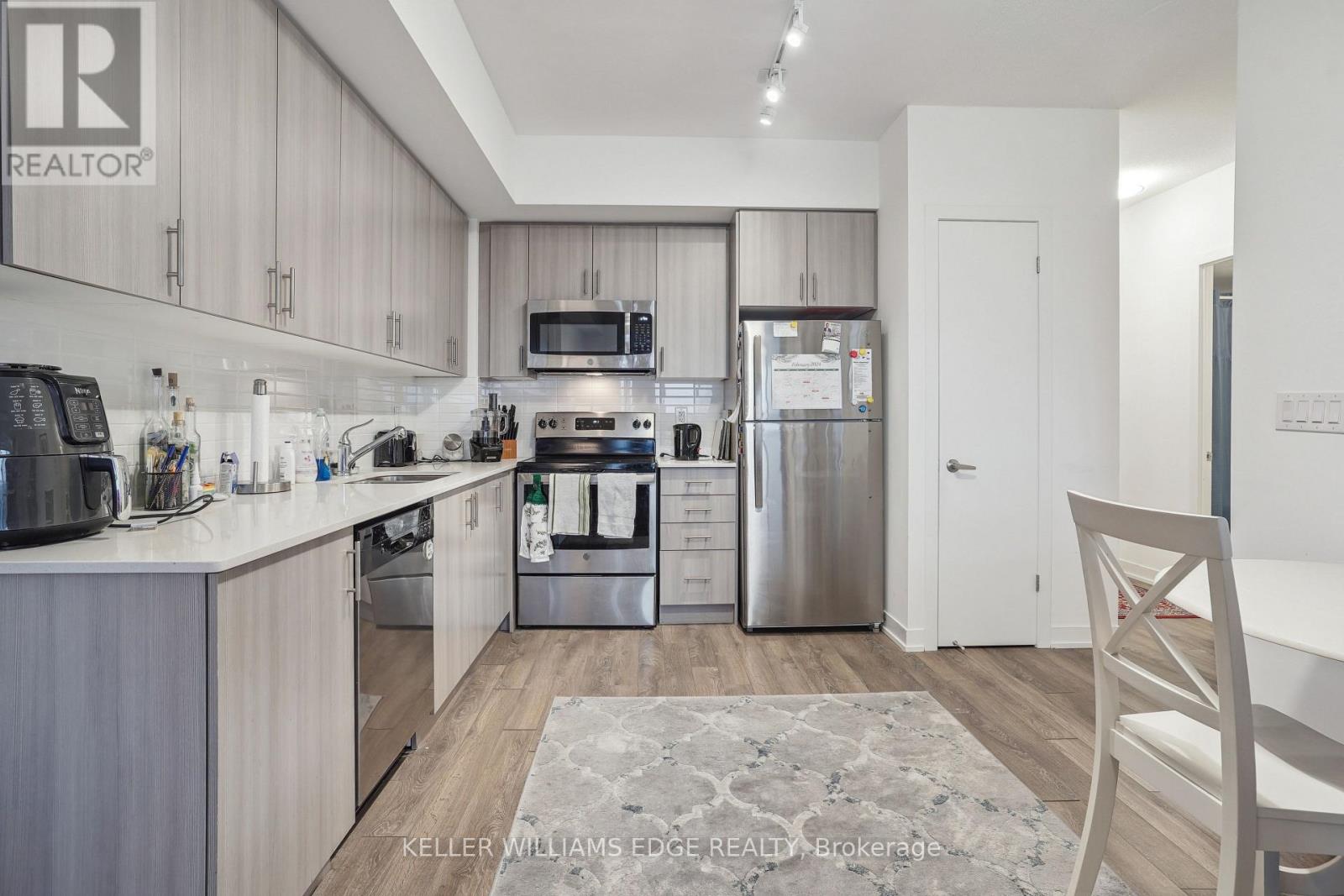 309 - 550 North Service Road, Grimsby, Ontario  L3M 4E8 - Photo 9 - X12274238