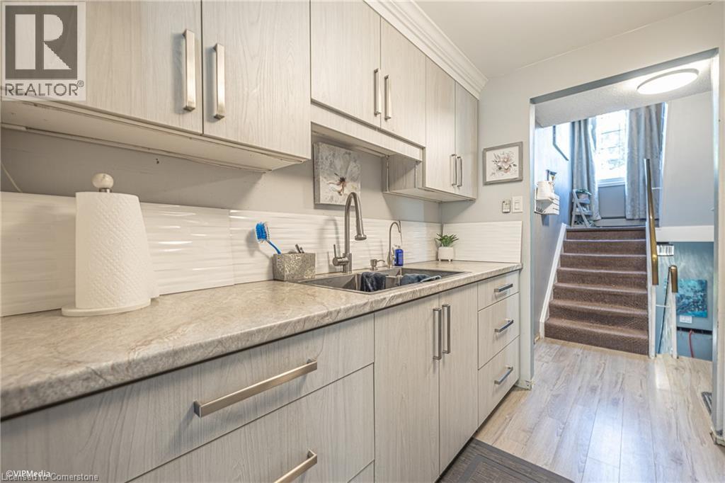 643 Albert Street Unit# 2, Waterloo, Ontario  N2L 3V5 - Photo 6 - 40749371