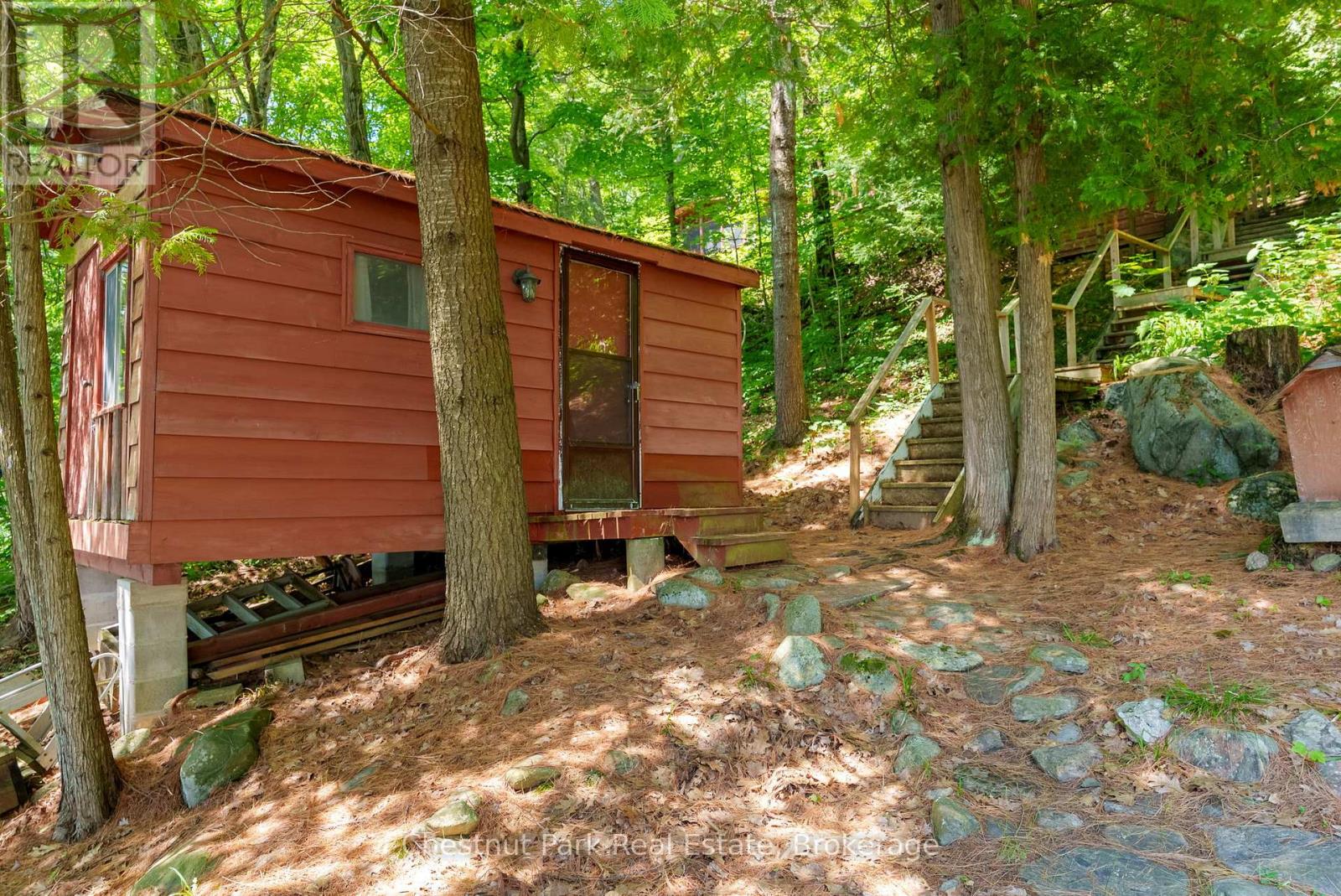 1054 10 Deewood Drive, Muskoka Lakes, Ontario  P0B 1M0 - Photo 35 - X12274261