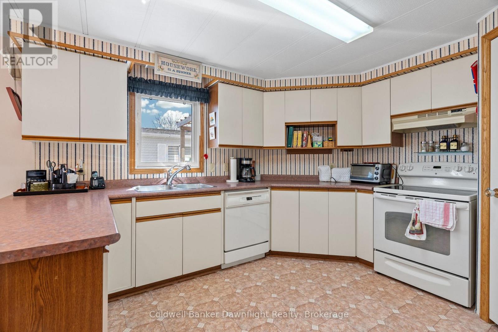 46 Redford Drive, South Huron, Ontario  N0M 1S3 - Photo 15 - X12069772