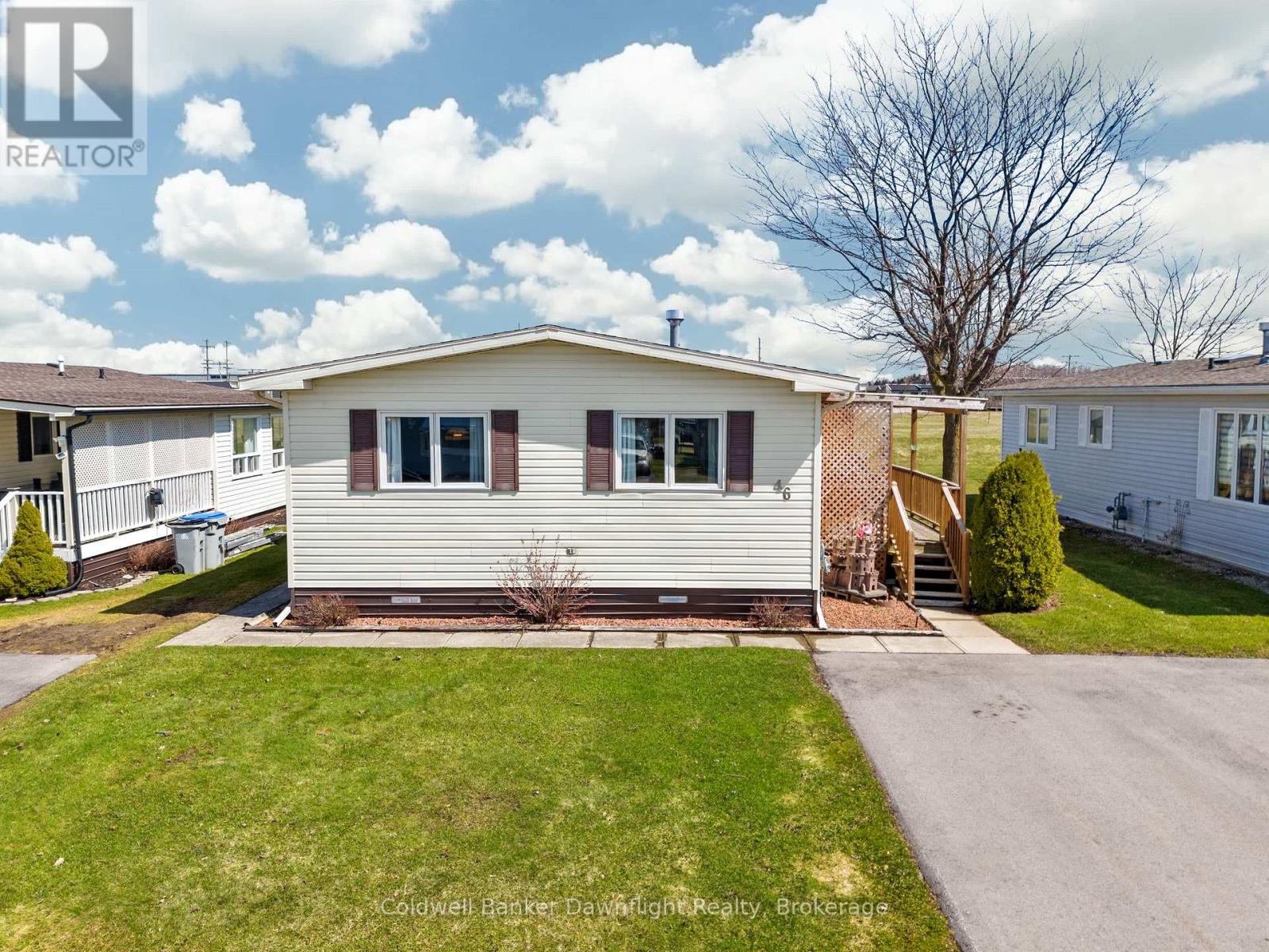 46 Redford Drive, South Huron, Ontario  N0M 1S3 - Photo 2 - X12069772