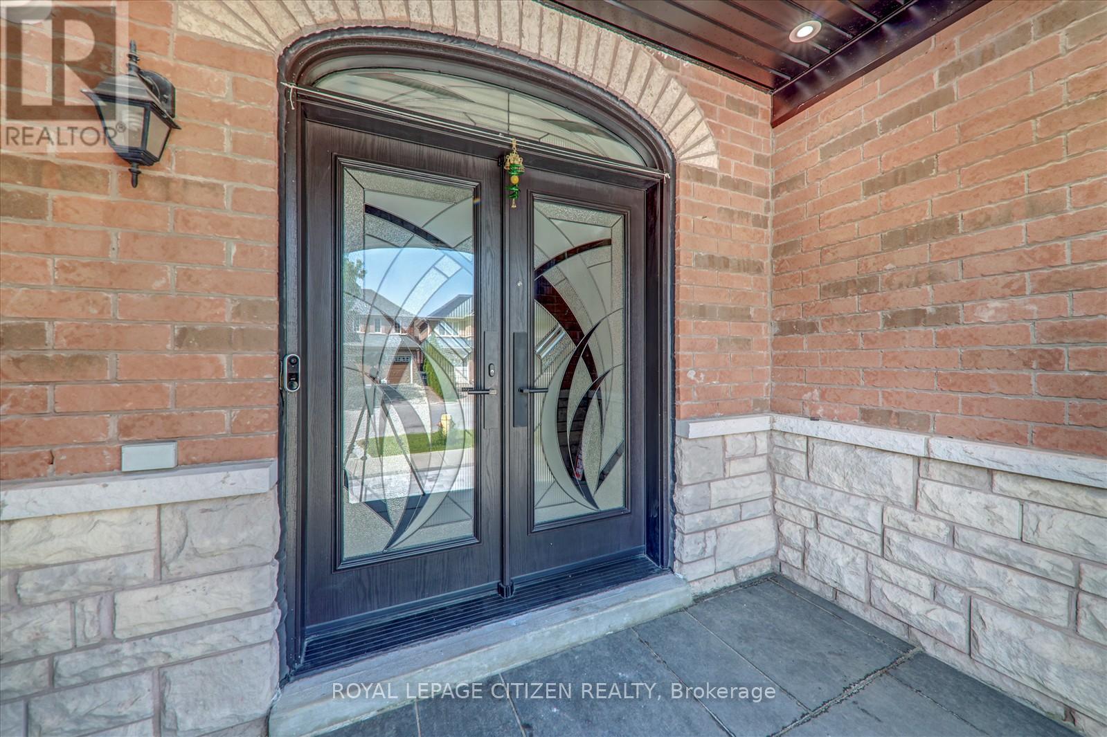 Property at 15 QUIETBROOK CRESCENT image 4