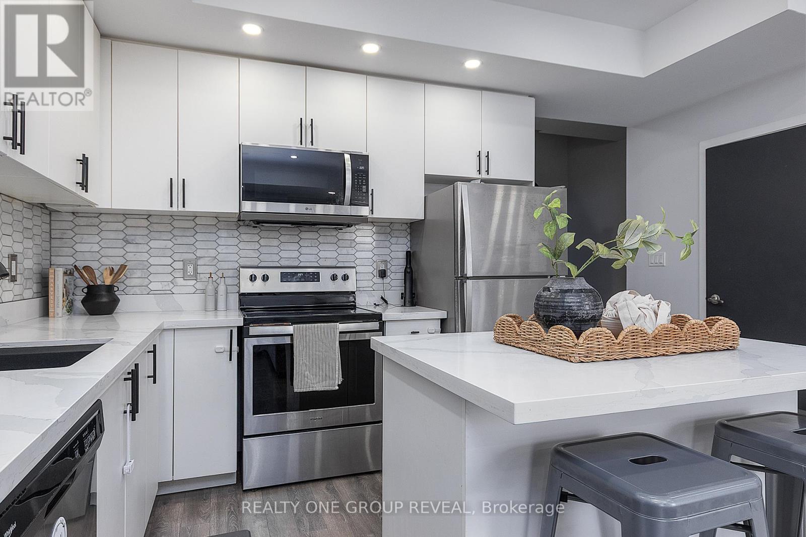 Property at 118 - 1555 KINGSTON ROAD image 4
