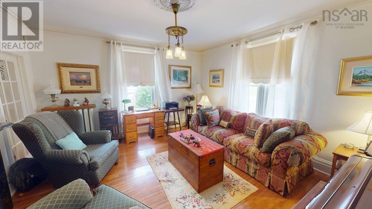 15 Prince Street, Pictou, Nova Scotia  B0K 1H0 - Photo 2 - 202517136