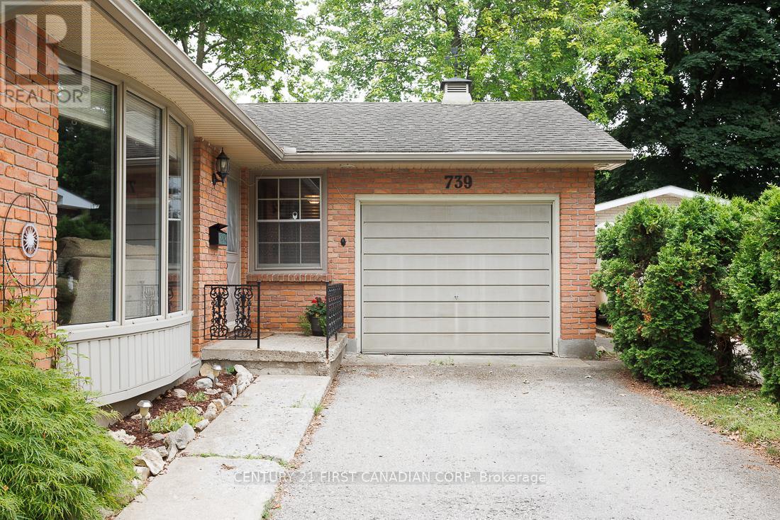 Property at 739 DUNBOYNE CRESCENT image 3