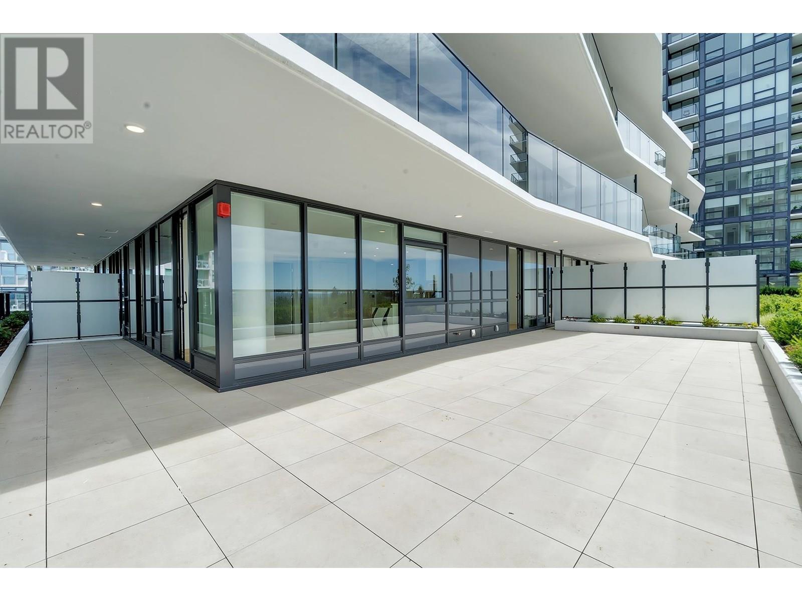 408 135 E 13TH STREET, North Vancouver, British Columbia